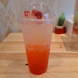 น้ำสตอเบอรี่โซดา