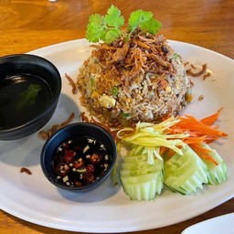 ข้าวผัดน้ำพริกหมูเส้นหอม