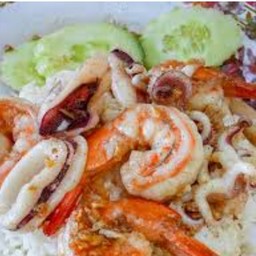 กะเพราทะเล กุ้ง หมึก