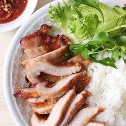 คอหมูย่างราดข้าว