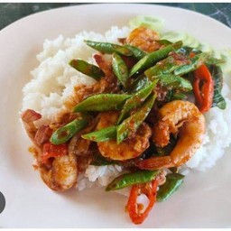 ผัดพริกแกง กุ้ง ใข่ดาว