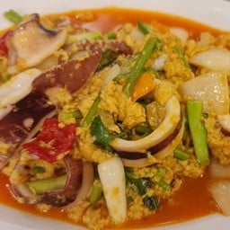 ปลาหมึกผัดไข่เค็ม