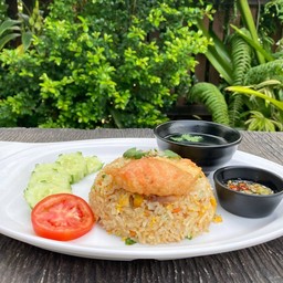 ข้าวผัดปลาแซลมอน