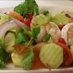 ยำคะน้ากุ้ง