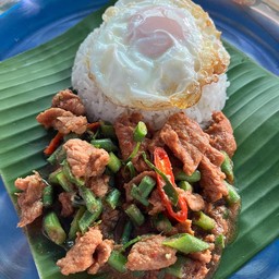 ข้าวพริกแกงหมู+ไข่ดาว