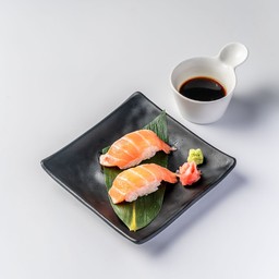 ชูชิแซลมอน