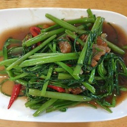 ผักบุ้งหมูกรอบ