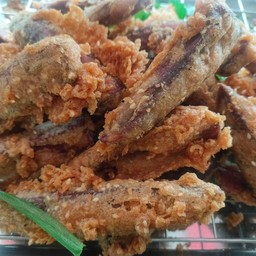 ร้านกล้วยทอด by คุณกุ้ง- ข้างสนามกีฬา รร.ไทยรัฐ