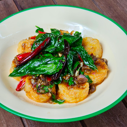 เต้าหู้ไข่กระเพรากรอบ