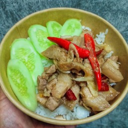 หมูสามชั้นผัดกะปิราดข้าว