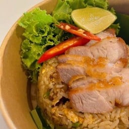 ข้าวผัดกะปิหมูทอด