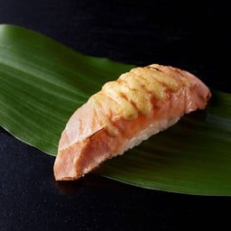 ซูชิแซลมอน&ชีสลนไฟ