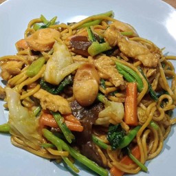 ก๋วยเตี๋ยวคั่วไก่-ราดหน้าคุณนาย ร้านยายเข่ง