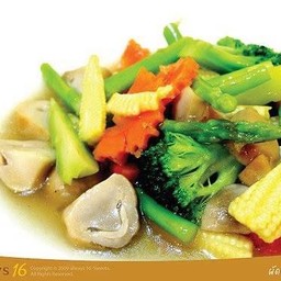 ผัดผักรวมมิตรไก่ราดข้าว