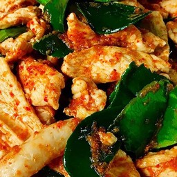 คั่วพริกแกง ไก่ +ไข่ดาว