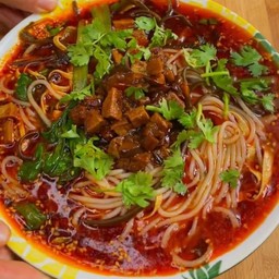 米线香菇猪肉 หมี่เซี่ยนหมูเห็ดหอม