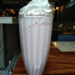 STRAWBERRY MILKSHAKE