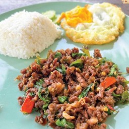 ข้าวกะเพราเนื้อ