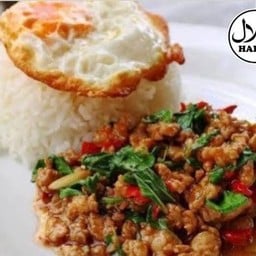 ข้าวผัดกระเพราไก่ + ไข่ดาว