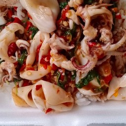 กะเพาปลาหมึก