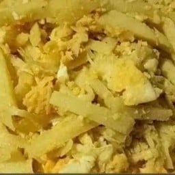 หน่อไม้ผัดไข่ราดข้าว