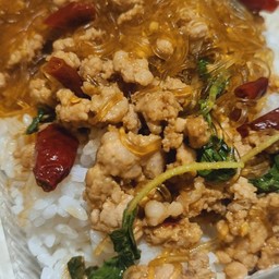 ข้าวผัดกะเพราวุ้นเส้น