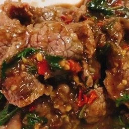 กะเพราเนื้อราดข้าว