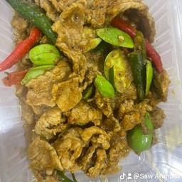 ผัดพริกแกงใต้ไก่