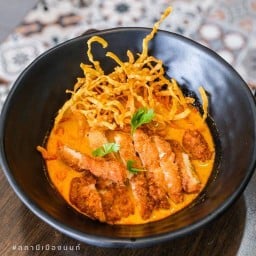 ข้าวซอยไก่ทอดทงคัตสึ