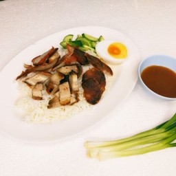 ข้าวหมูแดง(ไม่เอามัน)ใส่ไข่