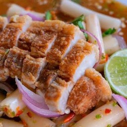 ตำไหลบัวหมูกรอบปลาร้า