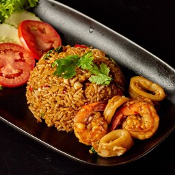 ข้าวคลุกกะเพราทะเล