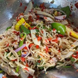 ยำมาม่าหมูสับ