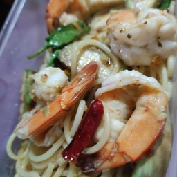 สปาเก็ตตี้ผัดเขียวหวานกุ้ง