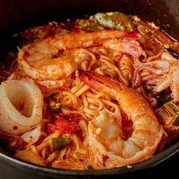 มาม่าต้มยำทะเลน้ำข้น