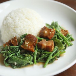 ข้าวราดผัดผัก