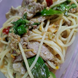 สปาเก็ตตี้ผัดเขียวหวานเนื้อ