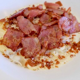 สปาเก็ตตี้ครีมซอสเบคอน