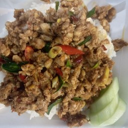 ผัดพริกแกงหมูสับ