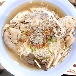 ก๋วยจั๊บโครงไก่แบบเต็มโครง