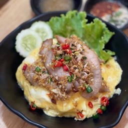 ข้าวคอหมูย่าง คั่วพริกเกลือ ไข่ข้น