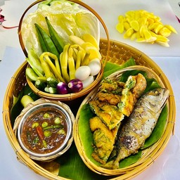 เซทข้าวสวย+น้ำพริกกะปิ+ไข่ชะอม+ปลาทูทอด+ผักสดผักต้ม