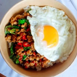 ไข่เจียวกระเพราหมู
