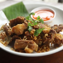 ซี่โครงหมูตุ๋นทอดกระเทียม