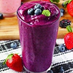 น้ำสตอเบอรี่ปั่นมิกซ์เบอร์รี่. Mixed Berry Strawberry Smoothie