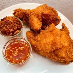 น่องสะโพกไก่ทอด [ทอดใหม่ร้อนๆทุกออเดอร์ รอทอด25 นาทีค่ะ ☺️]