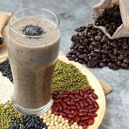 ถั่วปั่นนมสด กาแฟ. Bean smoothie, fresh milk, coffee