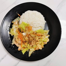 ข้าวราดผัดผักกระหล่ำ