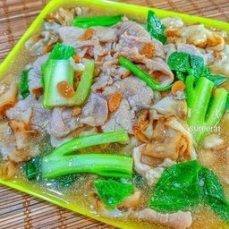 ราดหน้าเส้นใหญ่ หมู