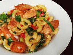 มักกะโรนีขี้เมาไส้กรอก